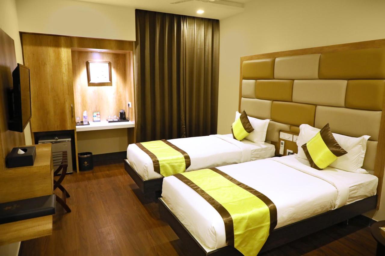 Taz Kamar Family Hotel Chennai Dış mekan fotoğraf