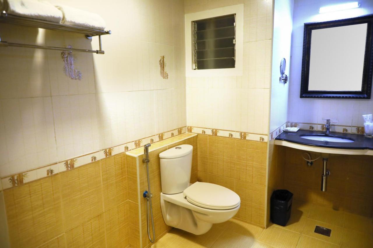 Taz Kamar Family Hotel Chennai Dış mekan fotoğraf