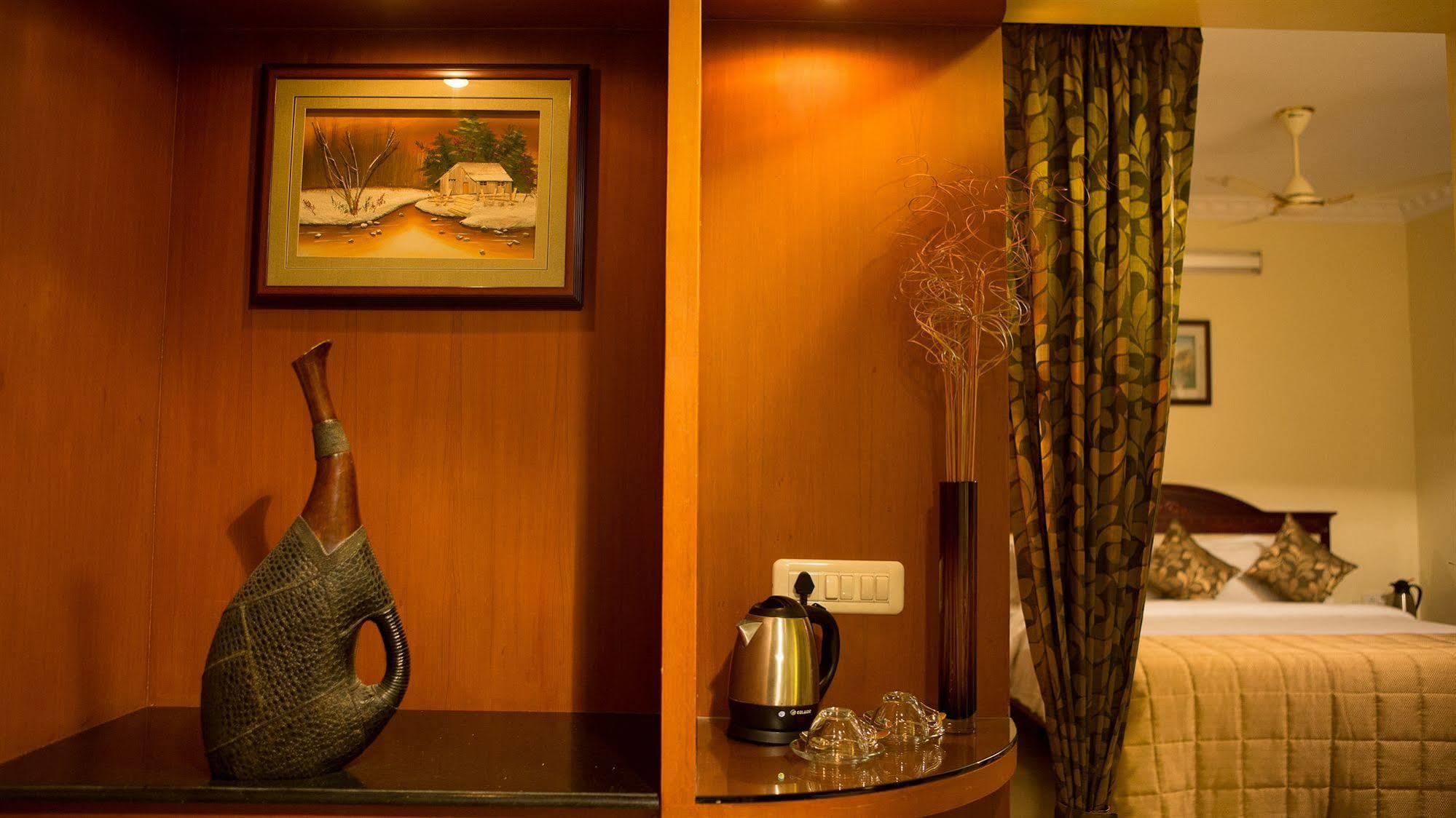 Taz Kamar Family Hotel Chennai Dış mekan fotoğraf