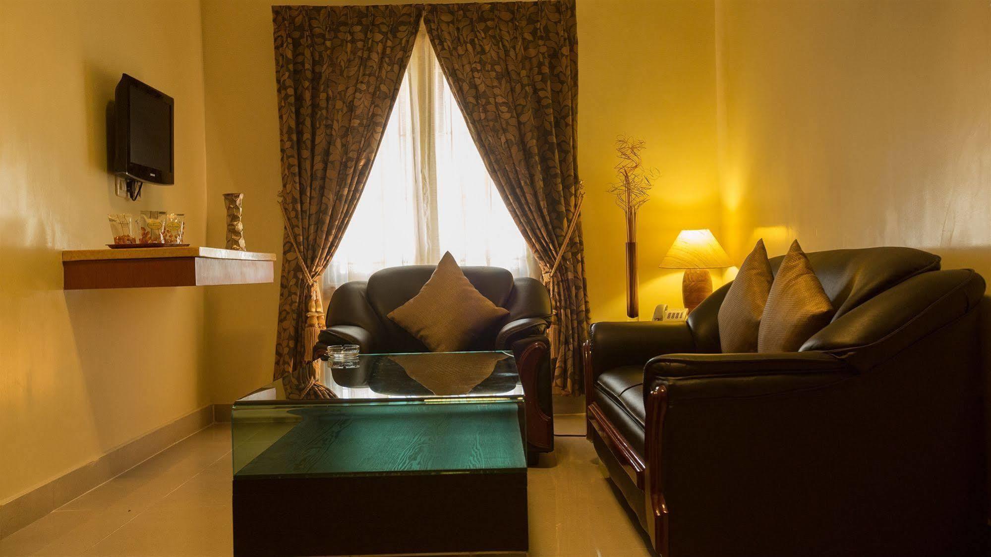 Taz Kamar Family Hotel Chennai Dış mekan fotoğraf