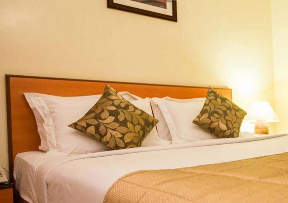 Taz Kamar Family Hotel Chennai Dış mekan fotoğraf